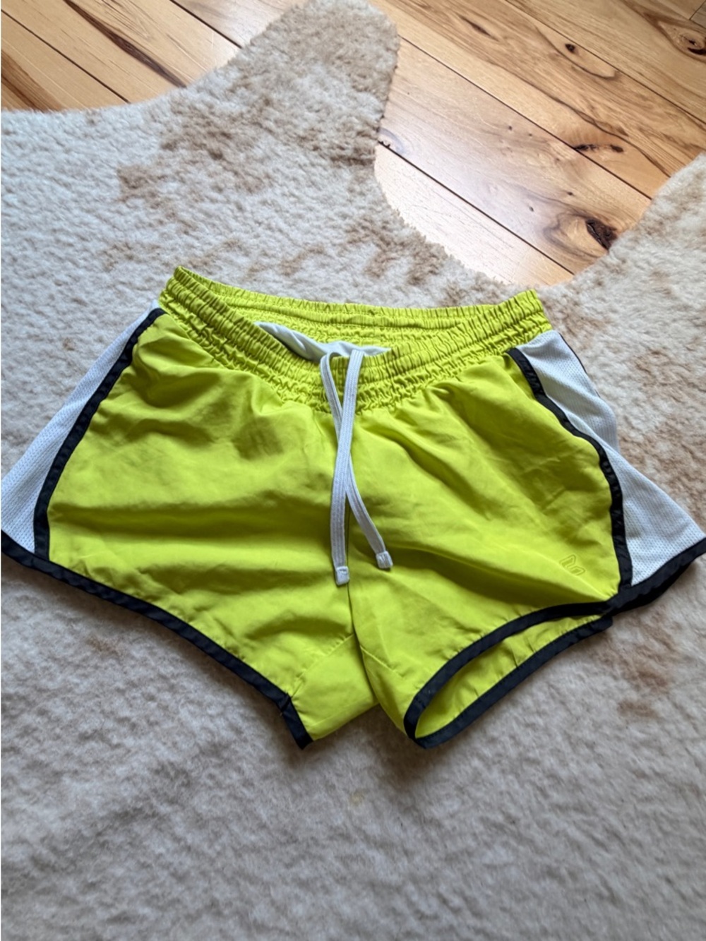 Women’s running shorts small